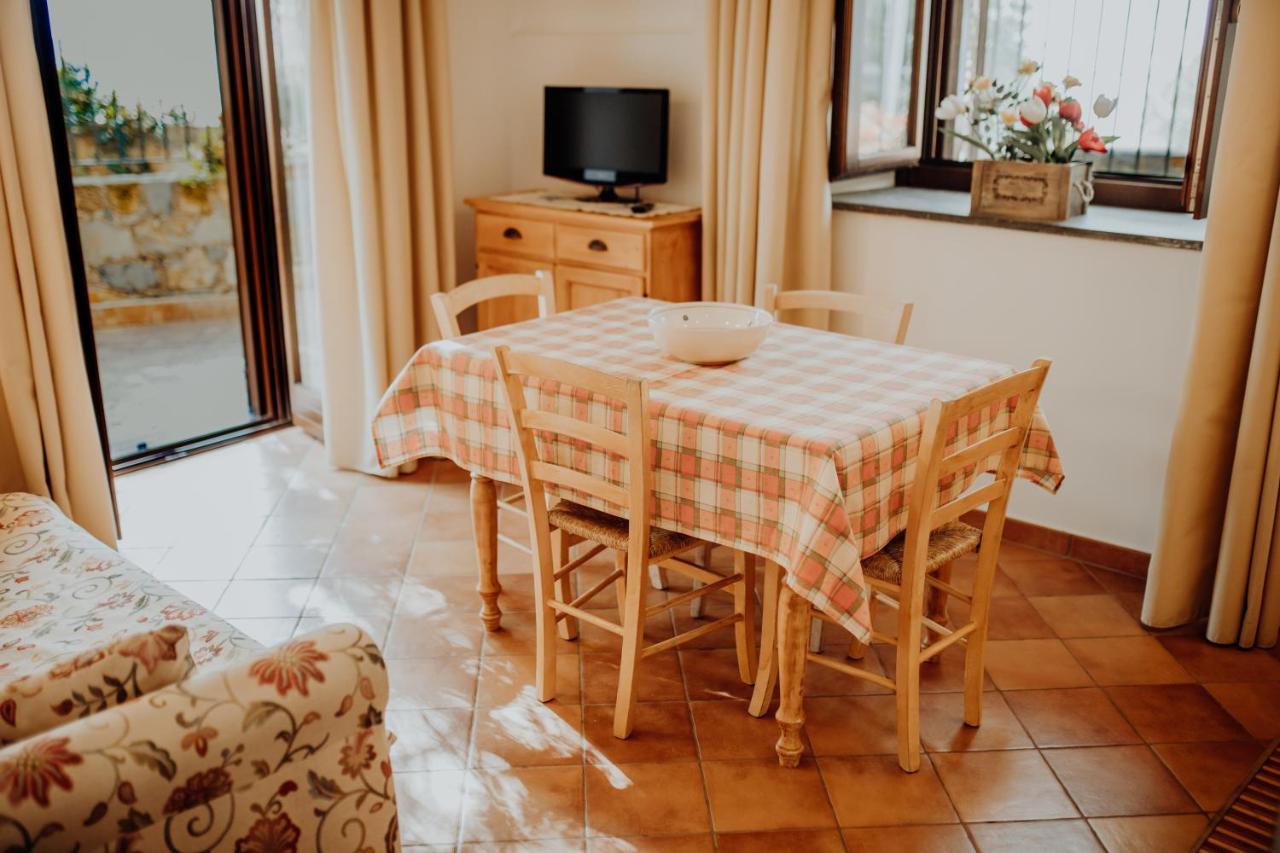 Aparthotel Residenza Golfo Degli Ulivi Caprioli Exteriér fotografie